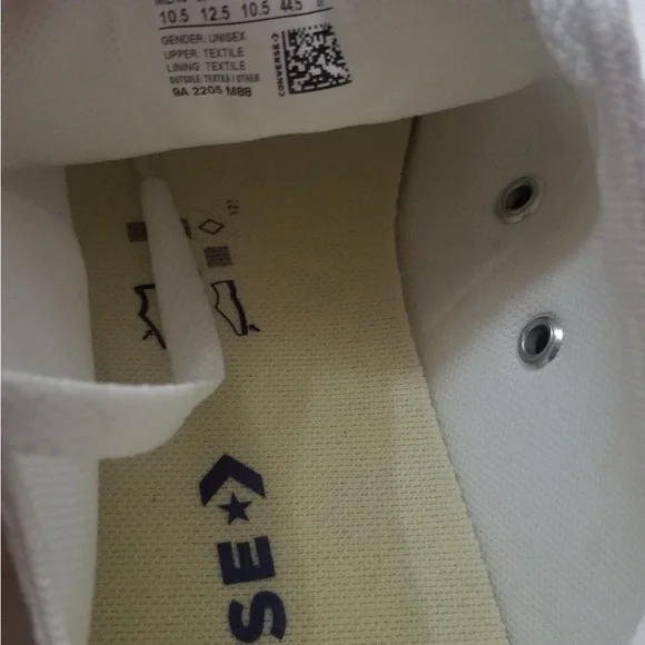 2 pair of brand new converse never worn. Size 10.5 - Picture 5 of 6